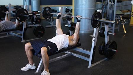 男人|90后帅气小伙,打造出立体胸肌,男人如何练习胸大肌?