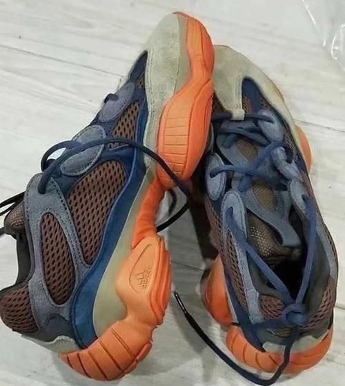 午夜蓝＋暴力橙！Yeezy 500 回归首款配色居然长这样！