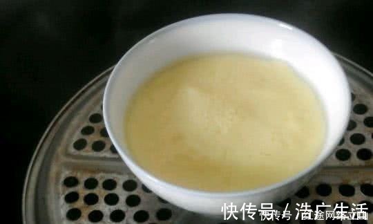 蛋羹|蒸鸡蛋羹,别只知道加温水,滴上几滴“它”,蛋羹细滑无蜂窝