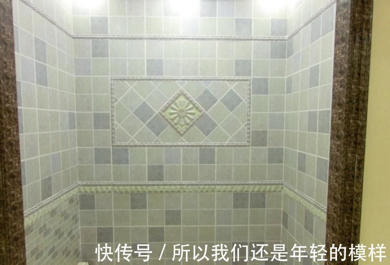 卫生间|卫生间贴瓷砖，老公硬要做个“地爬墙”，完工后我看愣了，太美了