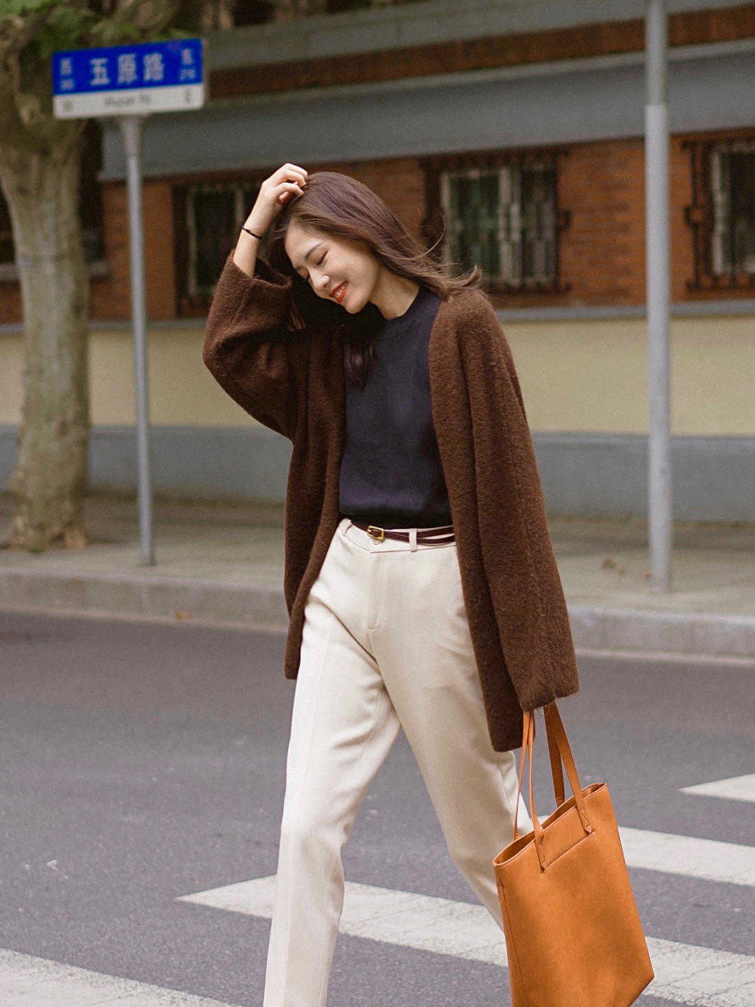 秋冬|复古又高级的咖色毛衣,穿搭变美有气质,让你与路人拉开距离
