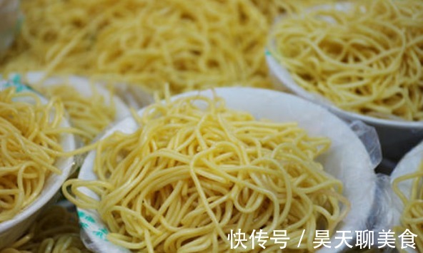 黄瓜|做凉面，煮熟后不要泡冷水，学会2招，面条爽滑筋道，又香又入味