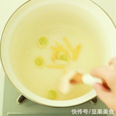 饭店大厨说漏嘴的秘密，萝卜生蚝汤这样做才好吃