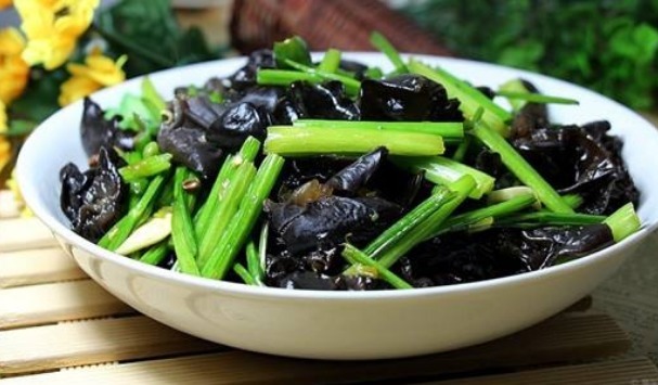 芹菜|天然“刮油菜”找到了,每天炒一盘,排出身体毒素,越吃越瘦