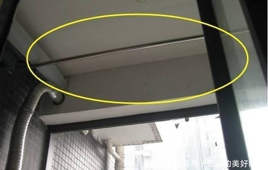 伸缩式|老婆坚持不在阳台装晾衣杆,回头装这种代替,好看又实用十倍!