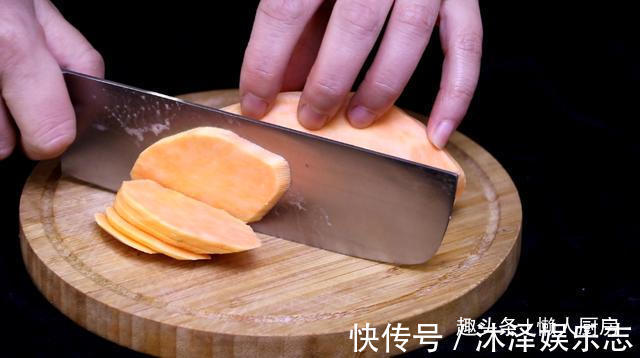 鸡蛋|鸡蛋与红薯能一起吃吗红薯片裹上蛋液烤着吃,皮更脆,香甜可口