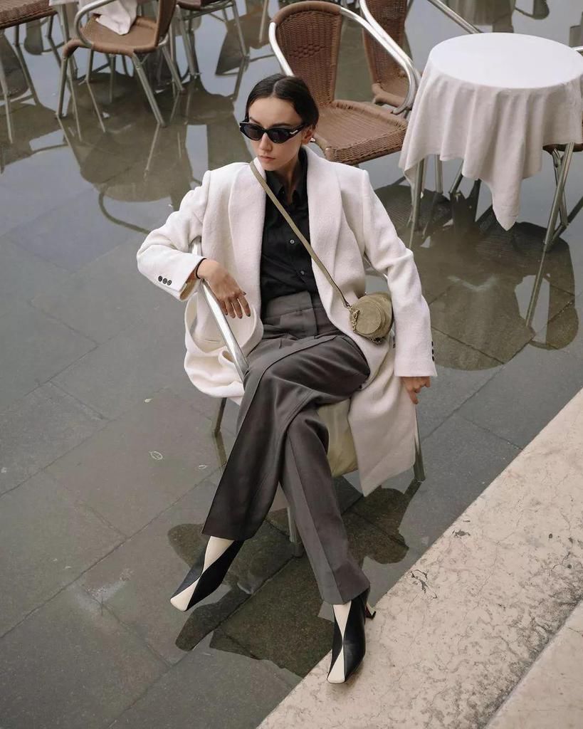  纸袋裤|别老穿阔腿裤了，今年秋冬这4条裤子最流行！