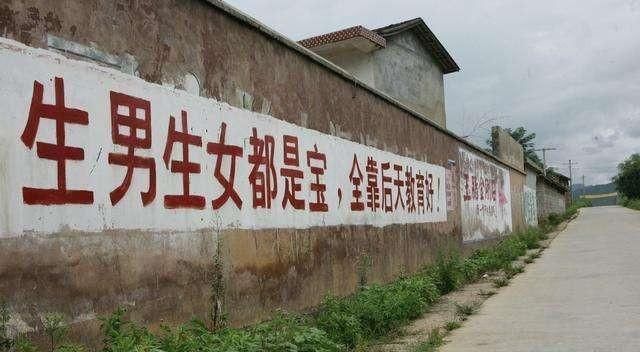 孩子们|“我能尝一口红烧肉吗”,6岁姐姐央求弟弟,妈妈举动不配为人母