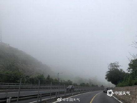北京|雾中的北京八达岭