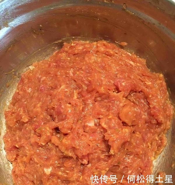 女孩|女孩的爱“这一口”,每隔几天买5斤,捏一捏蒸一蒸