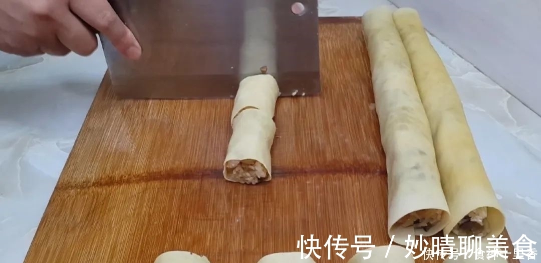 糯米又出新吃法，加2把红枣，个个焦脆又软糯，出锅孩子抢着吃