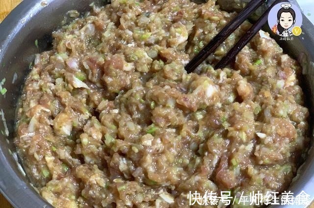 饺子|孩子最馋这馅的饺子,端上桌,三五几下就能吃掉一大盘,太香了
