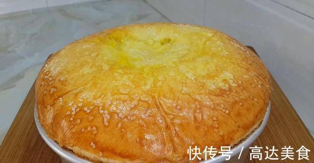 面包很好吃,有4个鸡蛋,又软又甜,不用烤箱你就能成功