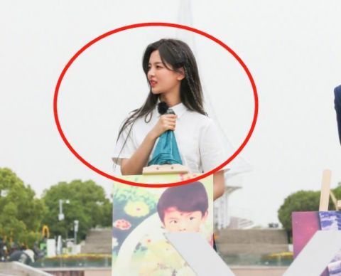 迪丽热巴|《极挑》导演又走老套路，女嘉宾连着出现三期，默默替位迪丽热巴