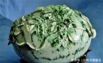 超过|大爷从粪坑中刨出一对翡翠西瓜,自愿上交,现今价值超过6亿