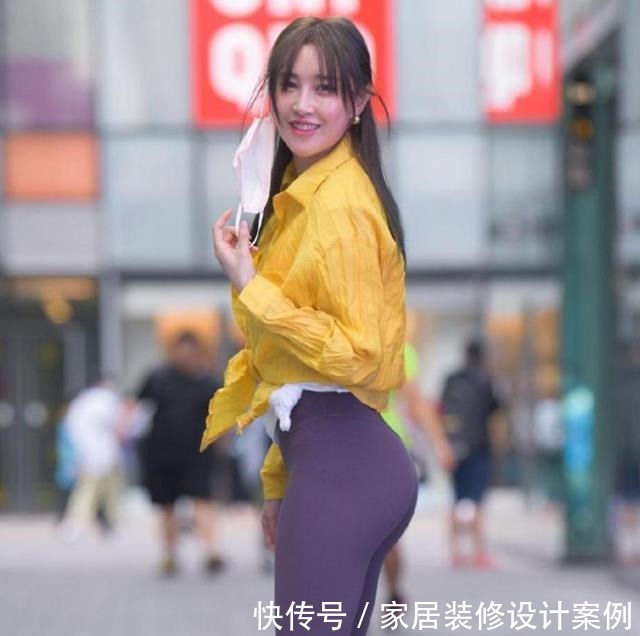 小姐姐 紧身的打底裤只有自信的小姐姐才敢穿,时尚休闲又百搭,风靡街头!