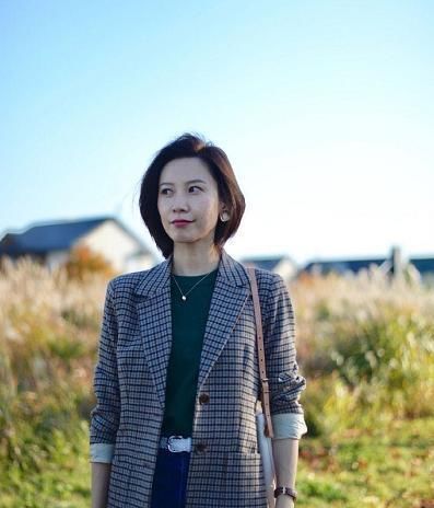 日系 40岁的女人别再乱穿衣,学ins时尚宝妈的日系穿搭,舒适不张扬