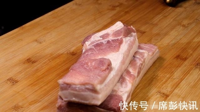 冰箱拿出来的冻肉,不要用水泡!教你一招,吃起来跟新鲜的肉一样