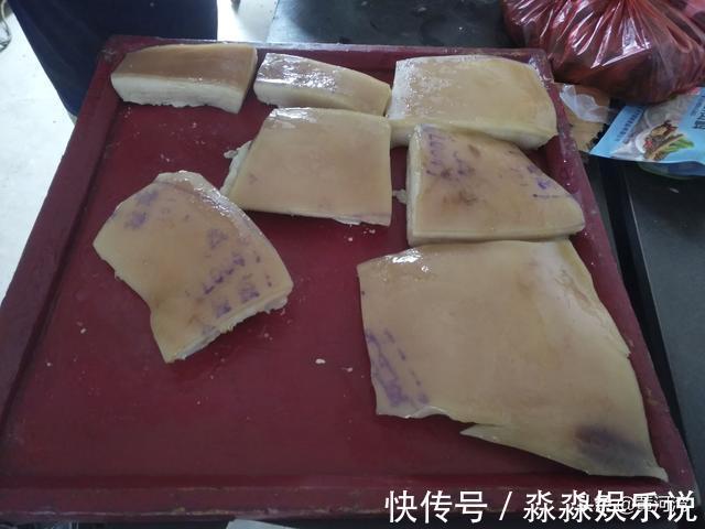 李师傅|51岁厨师徒弟和72岁师傅搭班做宴席，两人一天挣300元