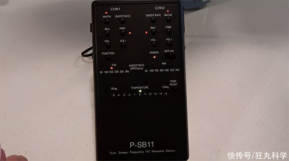 磁场|忙着捉鬼的头铁老外,用最高科技的装备当最专业的鬼魂猎人