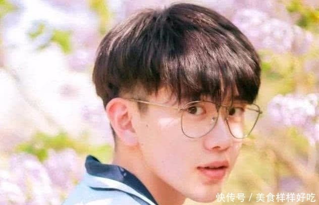 地铁|抖音小姐姐地铁一直“撩汉”,没想到直接被抗走,神操作!