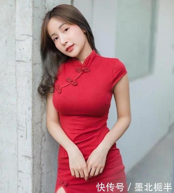 大色旗袍，收腰包臀，美丽小姐姐，秀出少女丰满气质