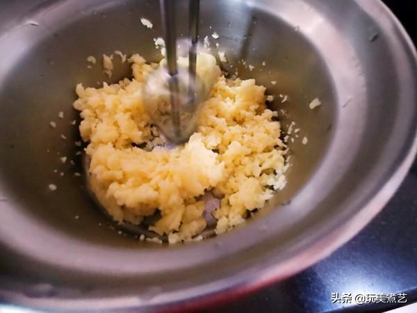 空心泡芙，填入芒果冰淇淋，果酸成了甜蜜的幸福桥梁