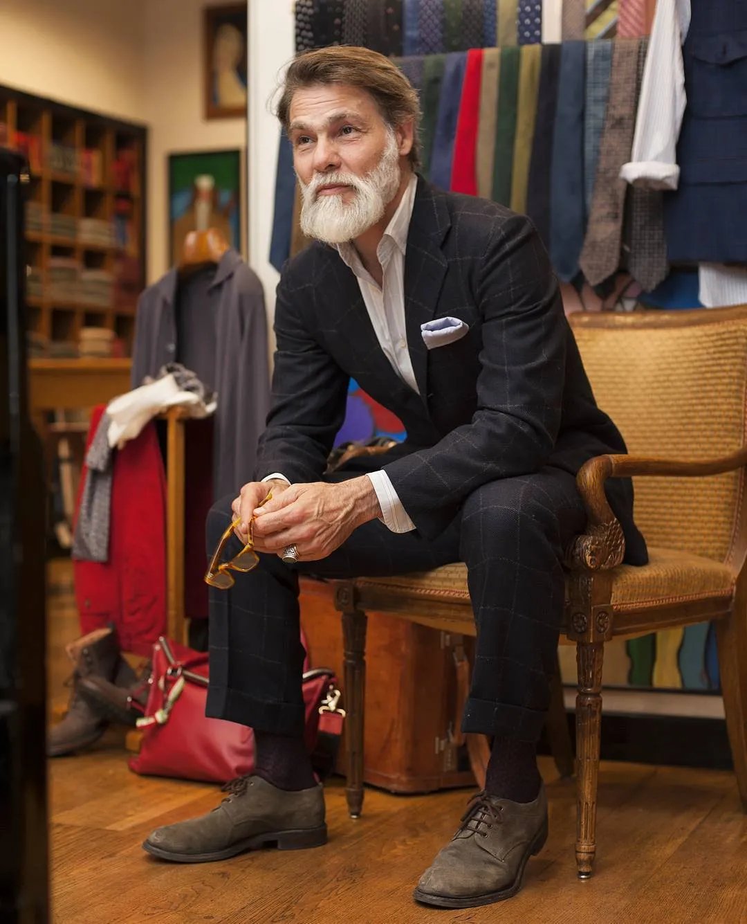 绅装博主有很多，但像 Simone Righi 这么“狂”的还真少见