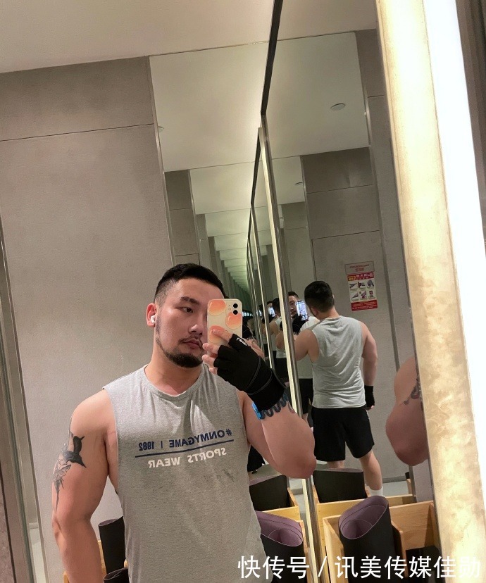 翘臀|名媛胡子飞机头，健身练就一身肌肉，蹲腿塑造出的翘臀肉眼可见！