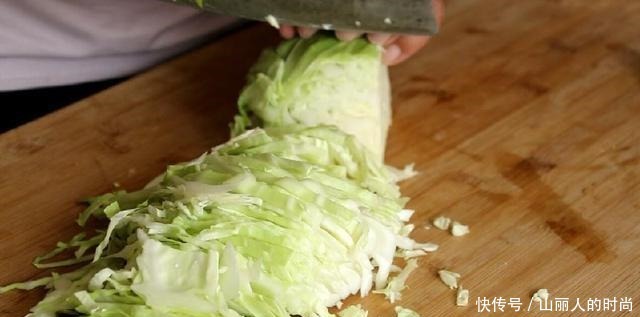 包菜|炒包菜时,很多人忽略了这一步,难怪出锅不香不脆不入味