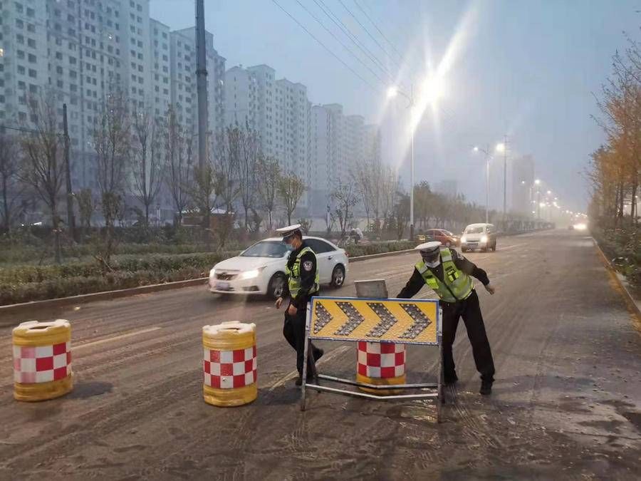 潍坊|以雪为令！潍坊交警守护出行平安