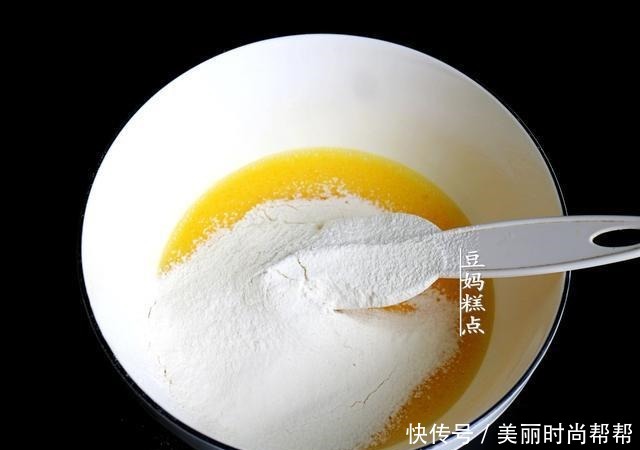 拌均匀|这个蛋糕方子,我家隔3差5做,当早餐太赞了,入口又软又润