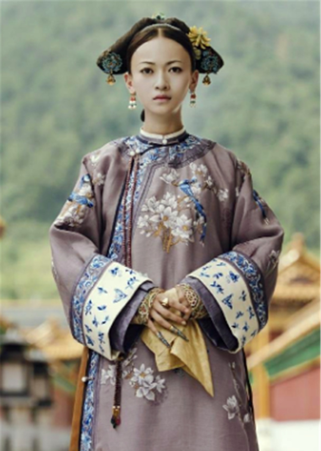 升到|令妃为什么生前只升到皇贵妃，死后才追封皇后？