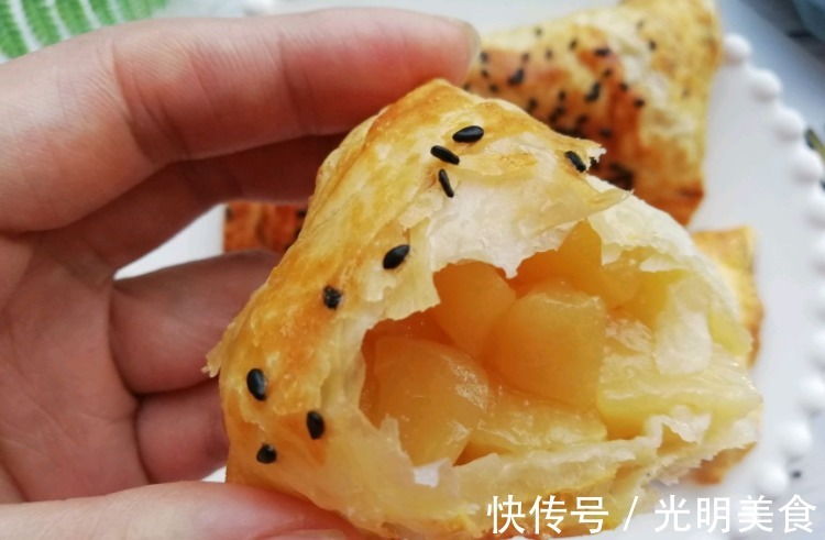 苹果派|家里面的苹果吃不完，用万能的手抓饼解决，孩子很喜欢