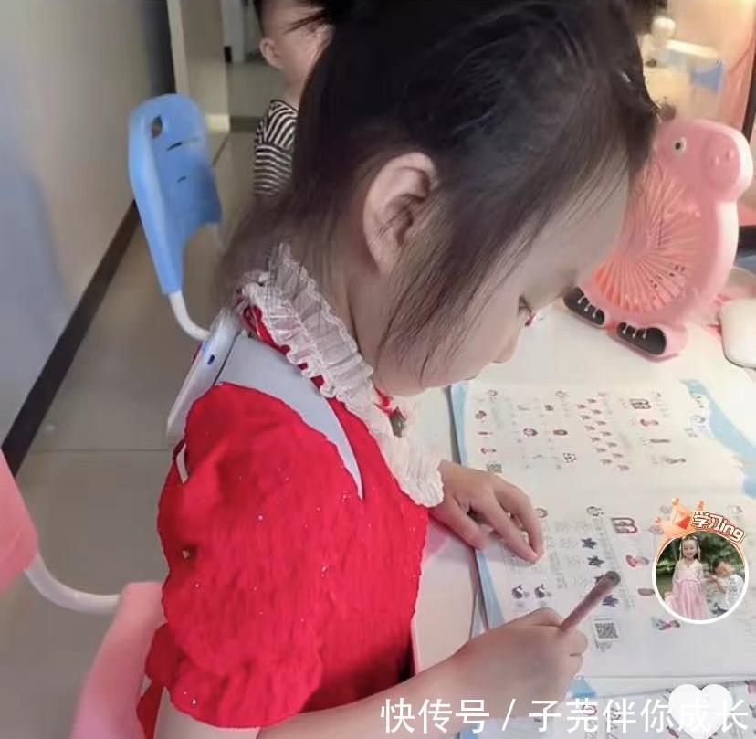 悦悦|田静抱小外甥,悦悦一句话很经典:自己孩子不哄,光抱别人的孩子