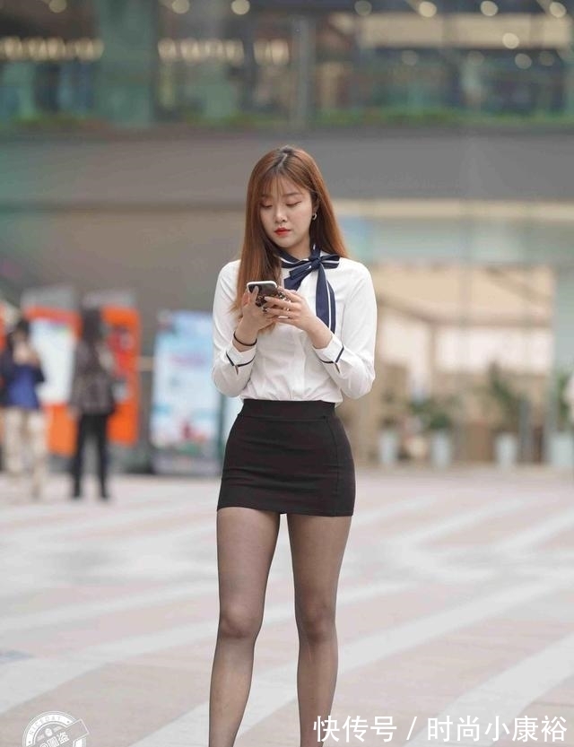 姑娘|连衣裙体现身材,格外美丽,个性气质