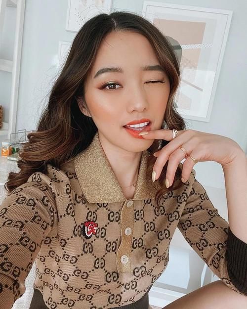 皮肤黄的女生千万别穿这4种颜色，显老又没气质，太丢人了