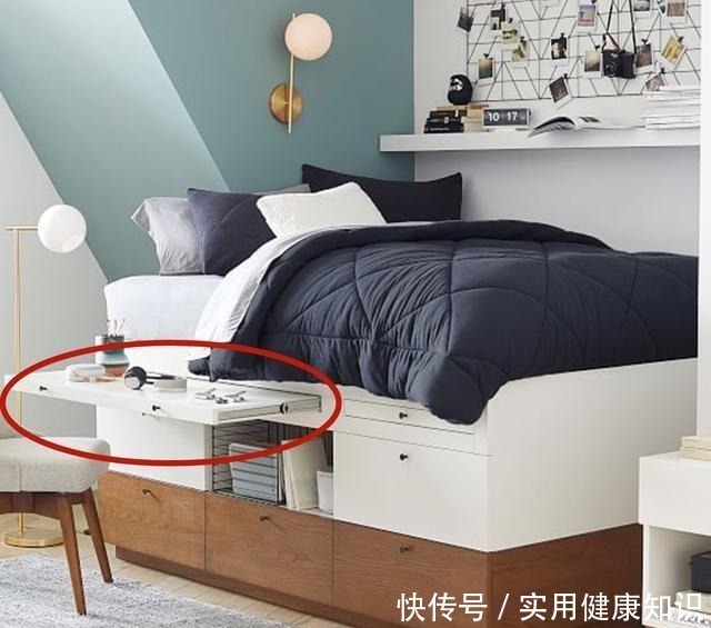 箱体床|卧室2个床头柜直接扔了吧,床边装可抽拉隔板,书桌收纳都齐全了!