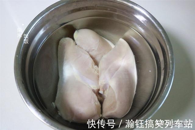 鸡胸肉|比猪肉便宜，比牛肉更嫩，煎一煎外酥里嫩，这肉太香了