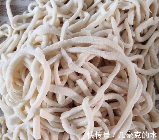 干面粉|面粉别再只做包子馒头了，加2个鸡蛋，Q弹爽滑，超级简单又好吃！