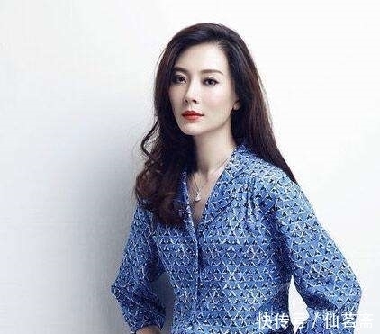 女人|40多岁的女人发型应该洋气,还是高贵的好?千万别烫会惊艳全场