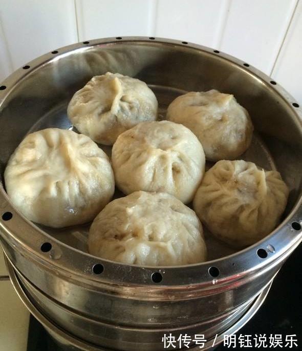 蒸包子的诀窍只要掌握这2点，蒸出鲜嫩多汁的大肉包，味道不错