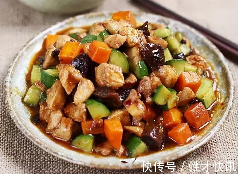 冬瓜丁|女性想爱美，不妨多吃三种美食，排毒养颜，补血润肤，不容错过