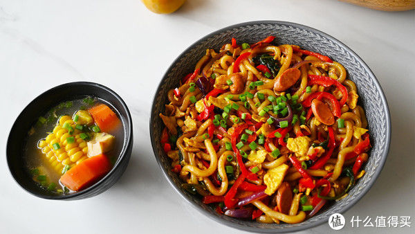 吃一次就上瘾的炒土豆粉,一周吃十次都不够,柔软筋道、鲜美四溢的土豆粉,