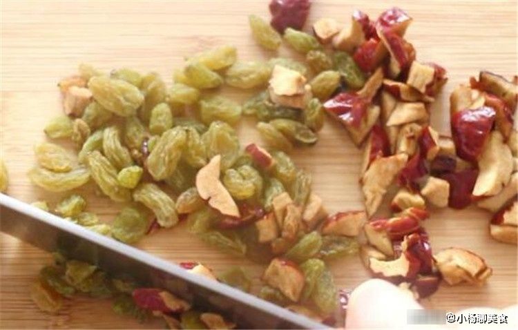 零食|夏天别吃冷饮了，试试用牛奶做成零食，香甜软糯，比冰淇淋还好吃