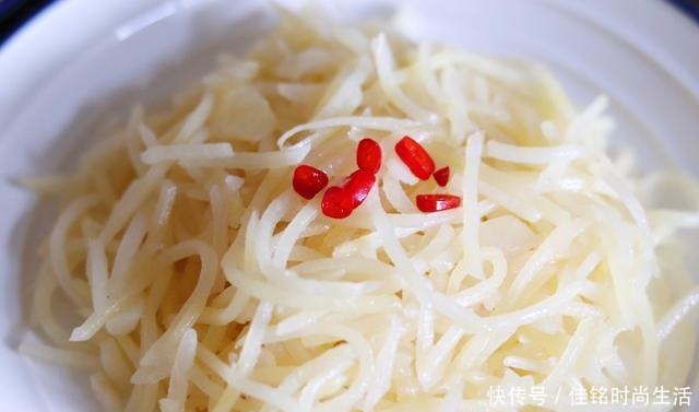 晒晒我家宝爸做的午餐,三菜一汤30分钟搞定,网友精致又美味