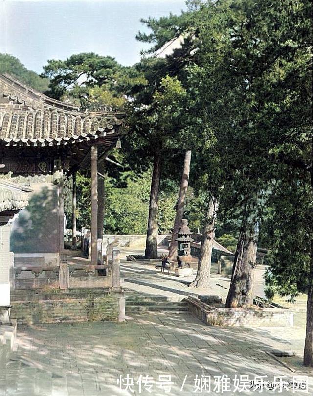 诡异|北京门头沟：1918年的潭柘寺，大殿内的法事看上去很诡异