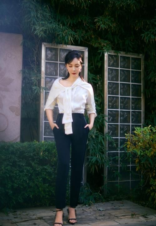 学会|女人过了40岁,一定要学会“减法穿搭”,高级又显气质