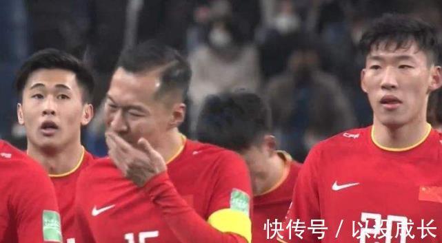 粤媒|国足负日本,粤媒发文批李霄鹏首秀不如李铁,人民日报说句公道话