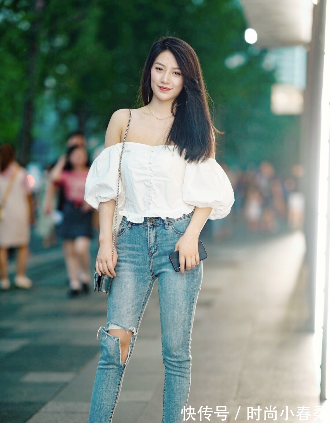 高跟鞋 白肩搭配牛仔长裤舒适好看,搭配显气质且有魅力